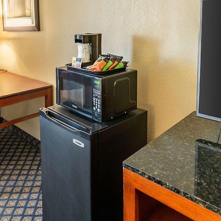 Quality Inn & Suites Seville Exteriör bild