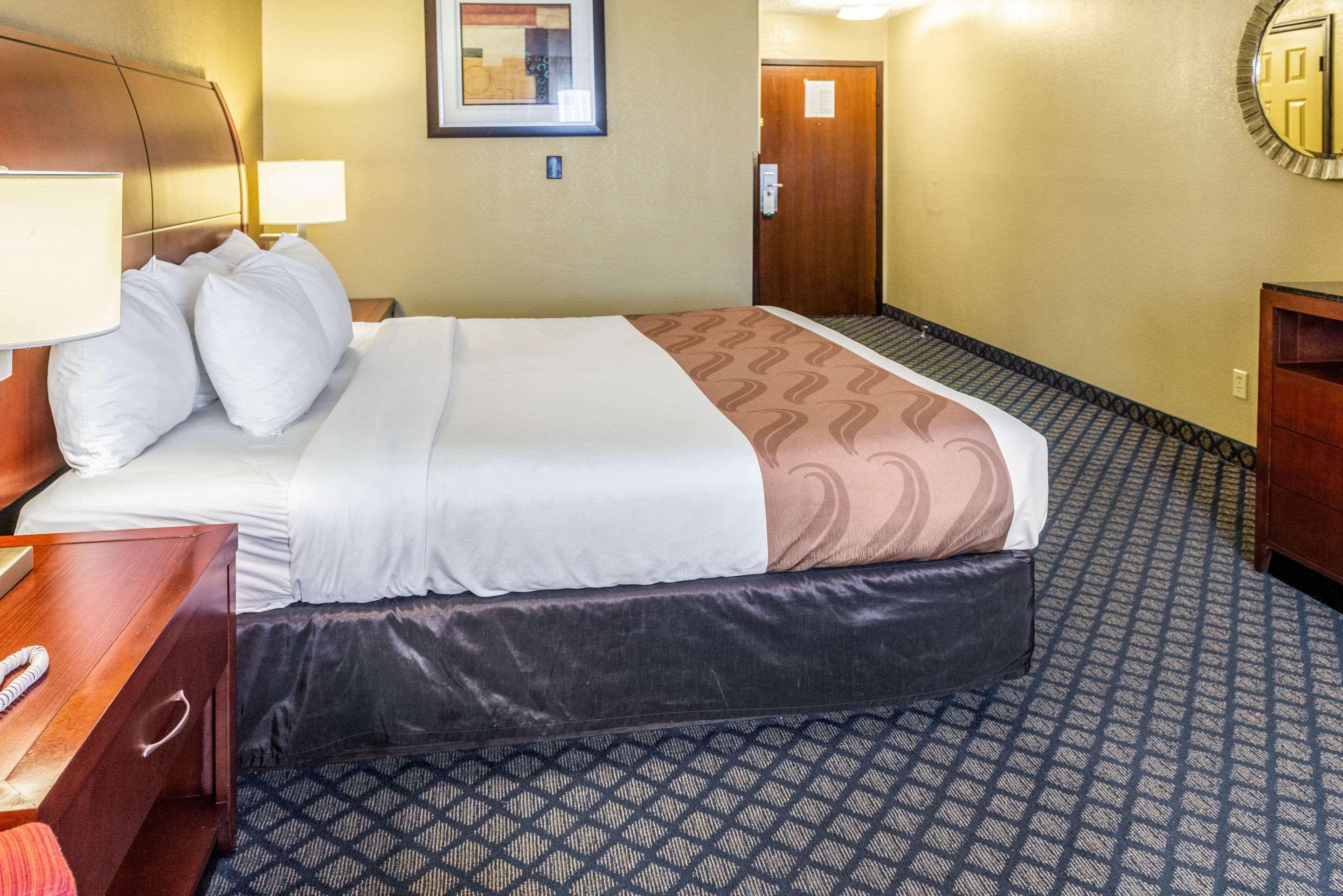 Quality Inn & Suites Seville Exteriör bild
