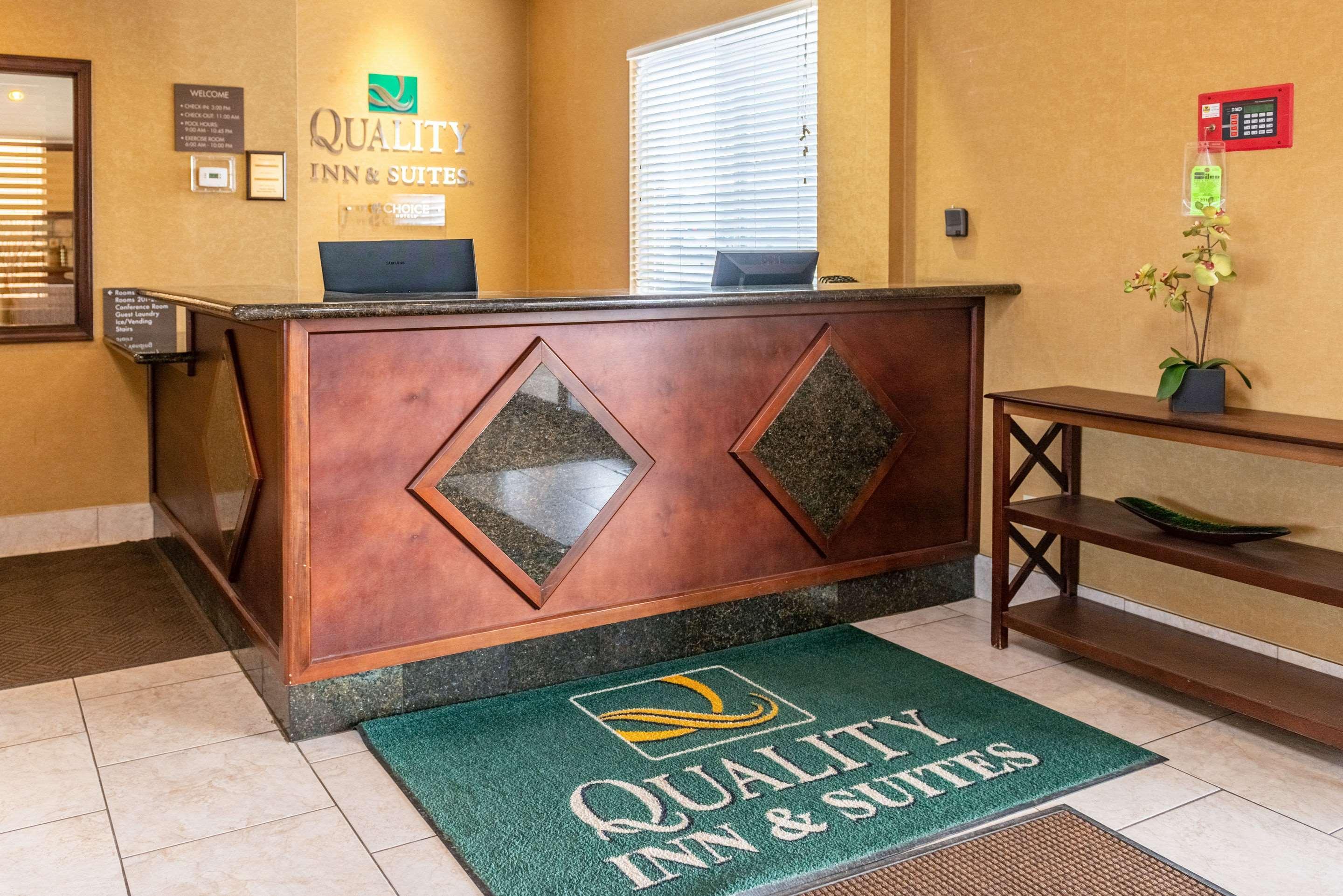 Quality Inn & Suites Seville Exteriör bild