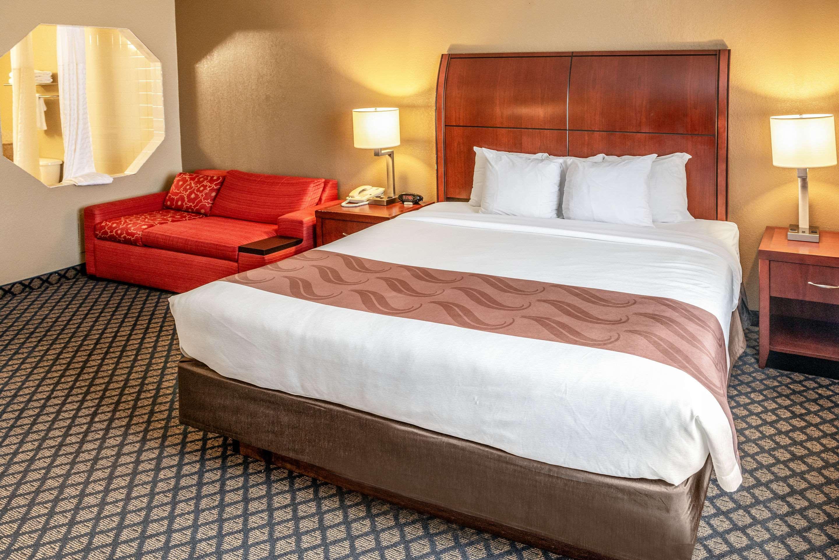 Quality Inn & Suites Seville Exteriör bild