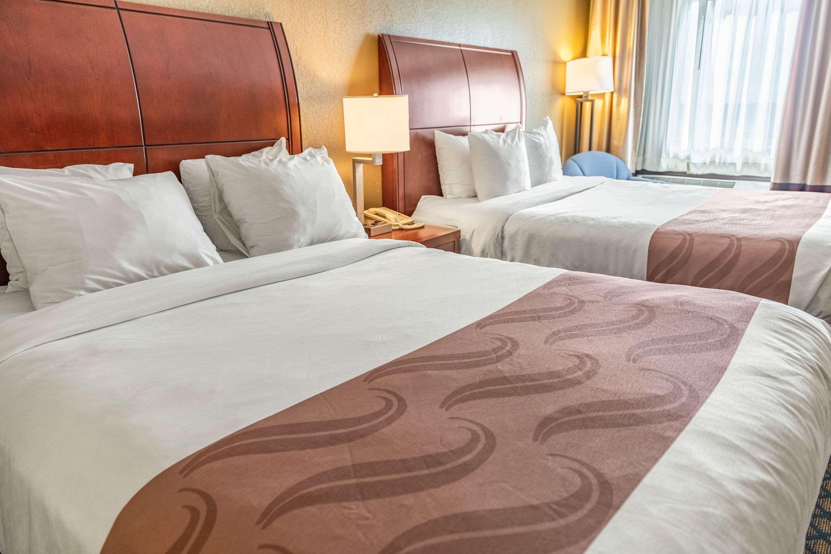 Quality Inn & Suites Seville Exteriör bild