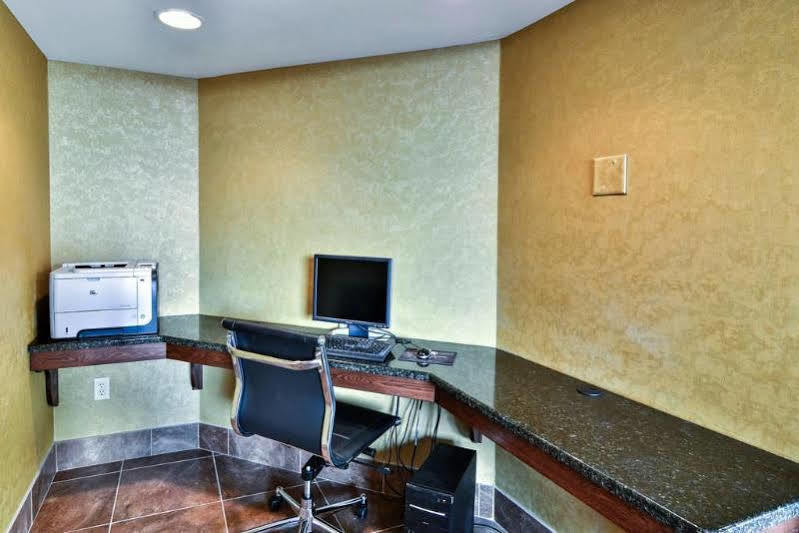 Quality Inn & Suites Seville Exteriör bild